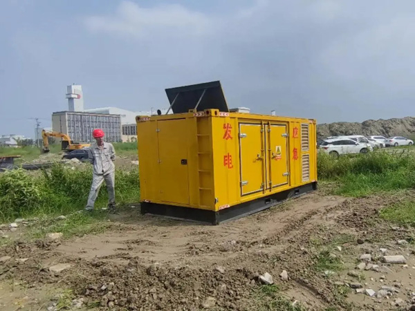 平谷200KW柴油发电机机组每小时的油耗量受哪些因素影响？